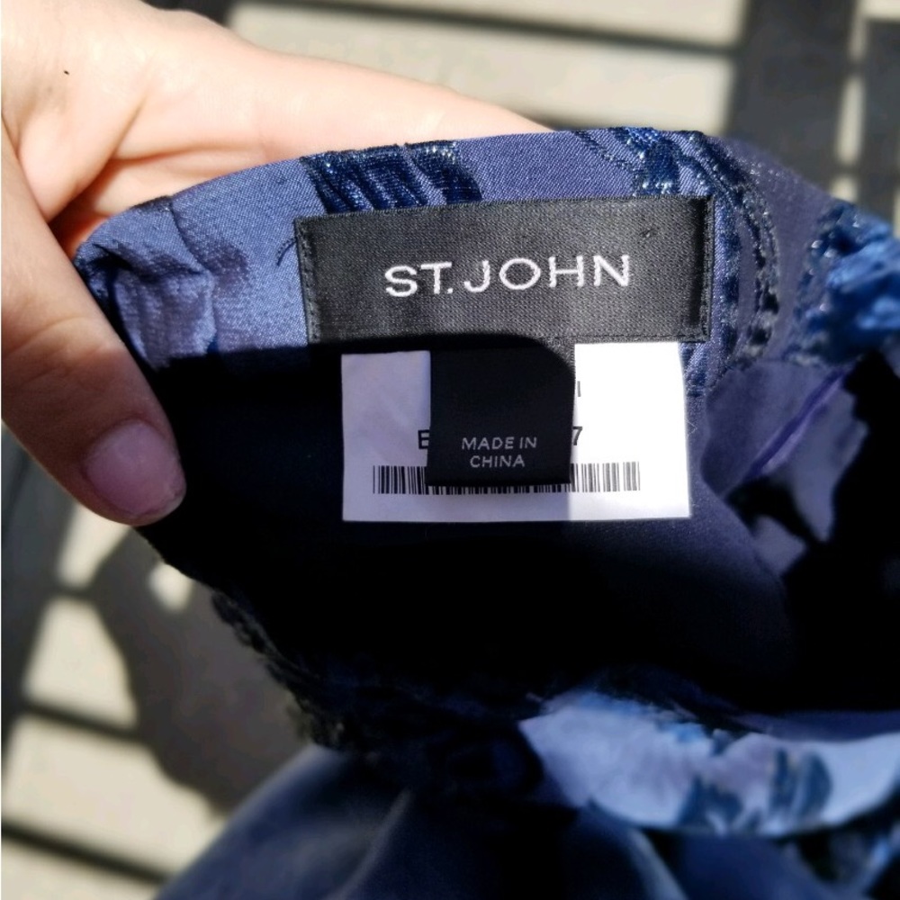 Stunning Blue and Black embroidered St John maxi skirt. Size 4 - Picture 2 of 4